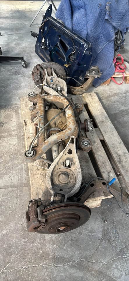 BMW E46 330i Factory Manual Rear End