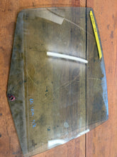 Load image into Gallery viewer, E46 Sedan Door Glass