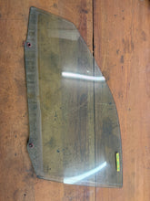 Load image into Gallery viewer, E46 Sedan Door Glass